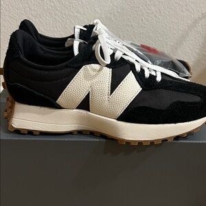 New Balance 327 Lifestyle sneaker: Black | White - women’s size 8 - New